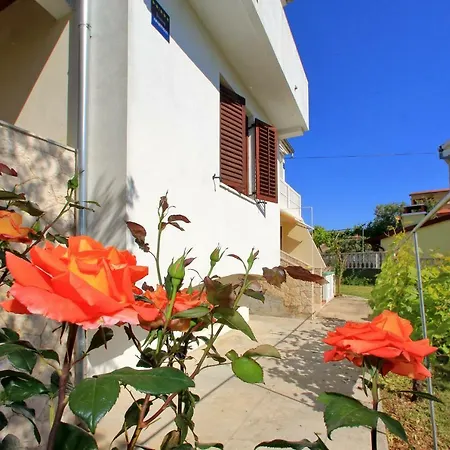 Vala Apartment *